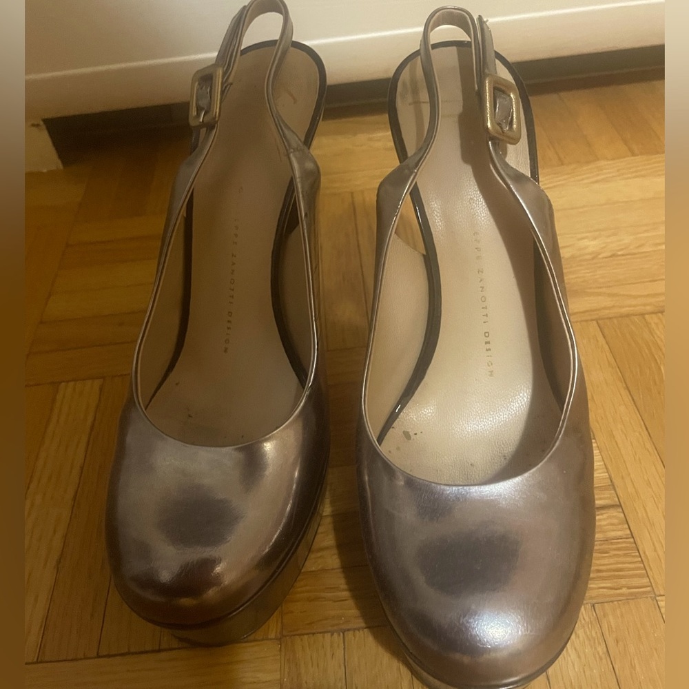 Authentic-Beautiful Giuseppe Zanotti shoes. Unique Metallic color.